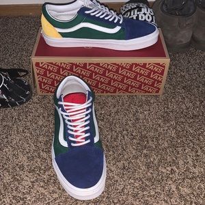 Yacht club vans